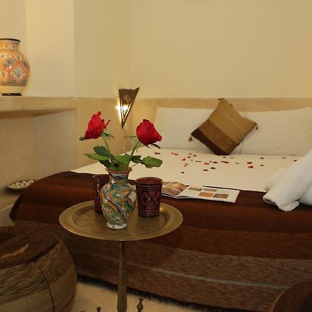 מרקש Riad White Flowers מראה חיצוני תמונה