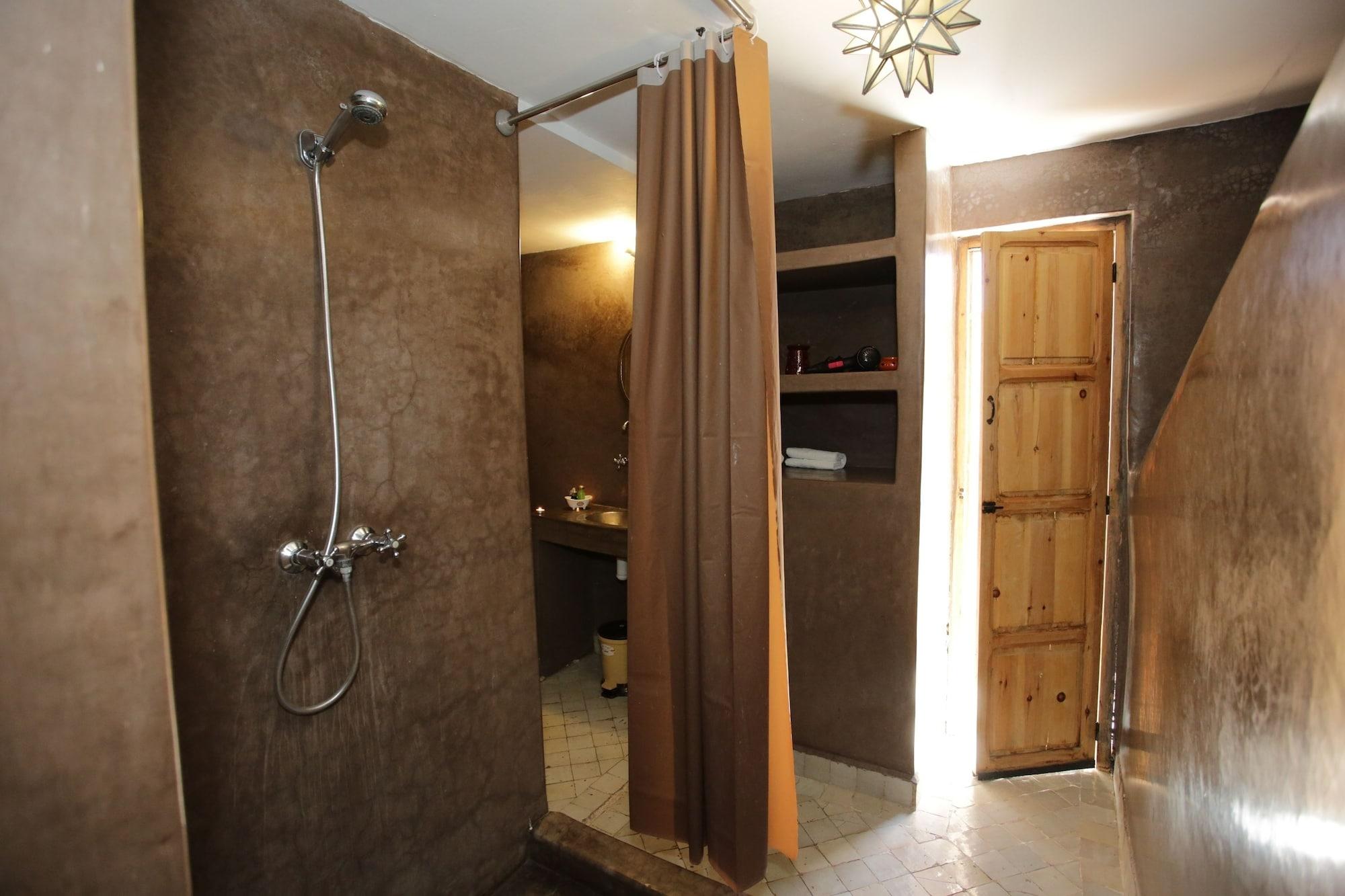 מרקש Riad White Flowers מראה חיצוני תמונה